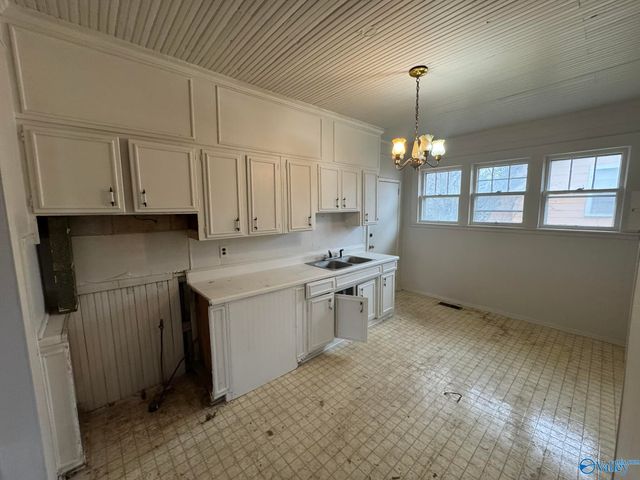 16 Little Street, Gadsden, AL 35904