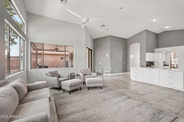 17620 W WEATHERBY Drive, Surprise, AZ 85374