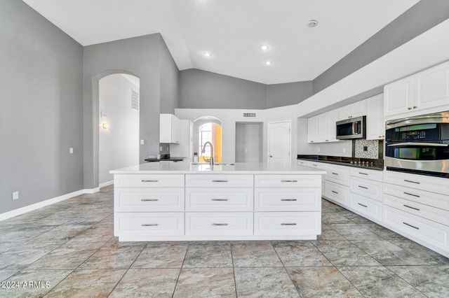 17620 W WEATHERBY Drive, Surprise, AZ 85374