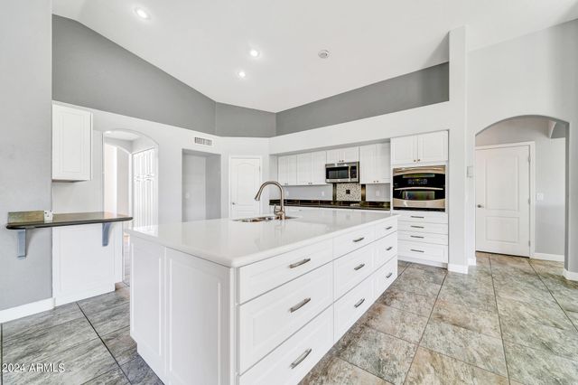 17620 W WEATHERBY Drive, Surprise, AZ 85374