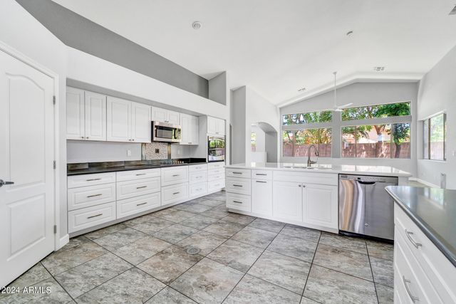 17620 W WEATHERBY Drive, Surprise, AZ 85374