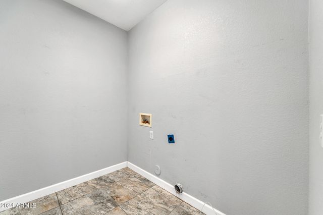 17620 W WEATHERBY Drive, Surprise, AZ 85374