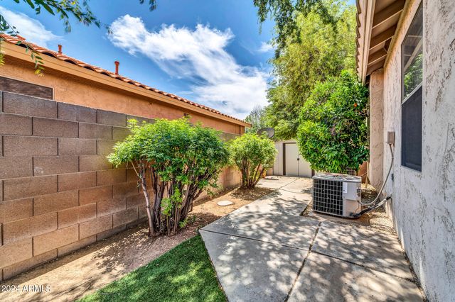 17620 W WEATHERBY Drive, Surprise, AZ 85374