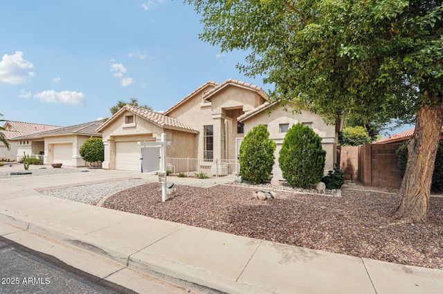 17620 W WEATHERBY Drive, Surprise, AZ 85374