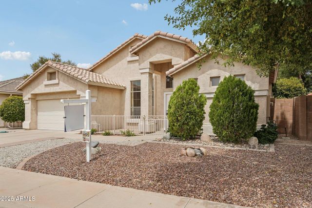 17620 W WEATHERBY Drive, Surprise, AZ 85374