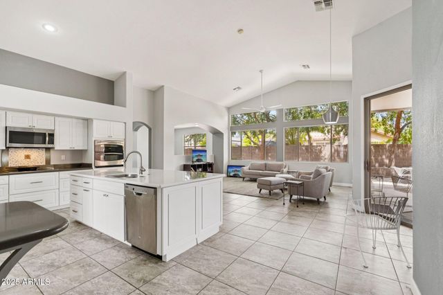 17620 W WEATHERBY Drive, Surprise, AZ 85374