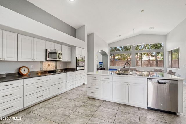 17620 W WEATHERBY Drive, Surprise, AZ 85374