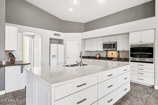 17620 W WEATHERBY Drive, Surprise, AZ 85374