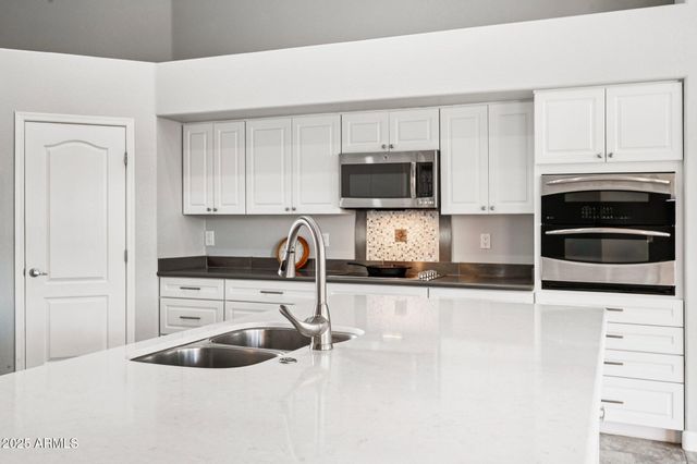 17620 W WEATHERBY Drive, Surprise, AZ 85374