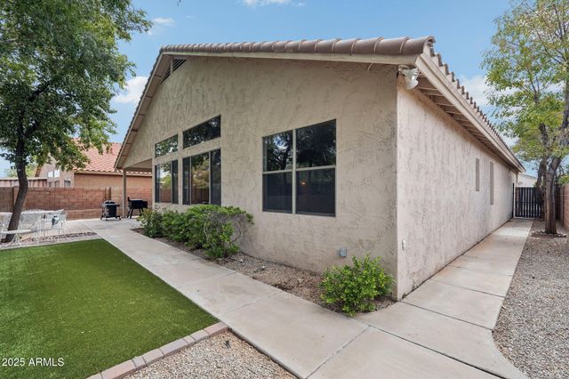 17620 W WEATHERBY Drive, Surprise, AZ 85374