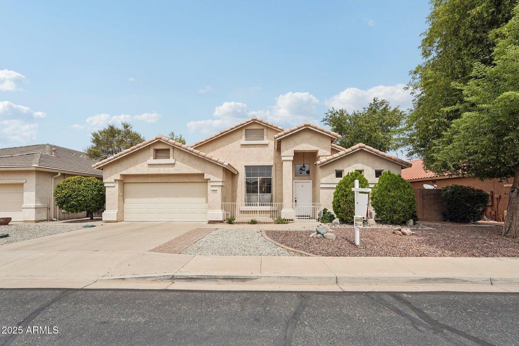 17620 W WEATHERBY Drive, Surprise, AZ 85374