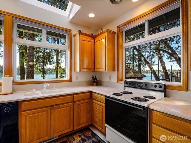 56 Silcox Island, Lakewood, WA 98498