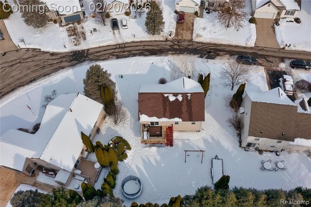 2430 Hickory Circle Drive, Howell, MI 48855