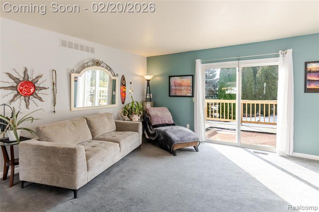 2430 Hickory Circle Drive, Howell, MI 48855