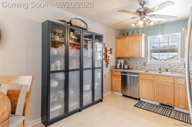 2430 Hickory Circle Drive, Howell, MI 48855