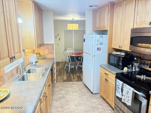 5851 W Circle Z Street, Tucson, AZ 85713