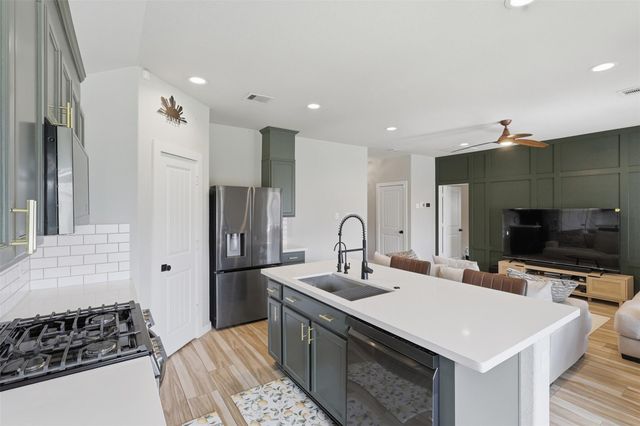 710 Desert Pea Lane, Rosharon, TX 77583