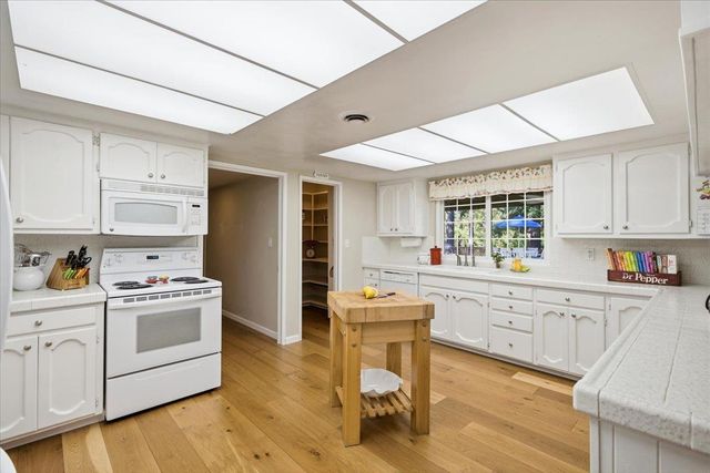 16351 Lake Vera Purdon Rd, Nevada City, CA 95959