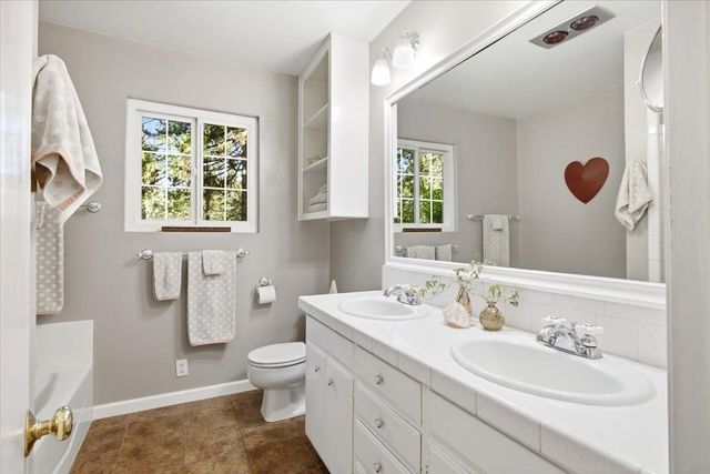 16351 Lake Vera Purdon Rd, Nevada City, CA 95959
