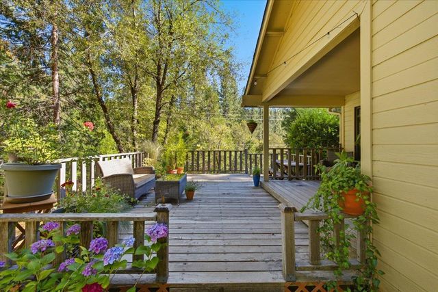 16351 Lake Vera Purdon Rd, Nevada City, CA 95959