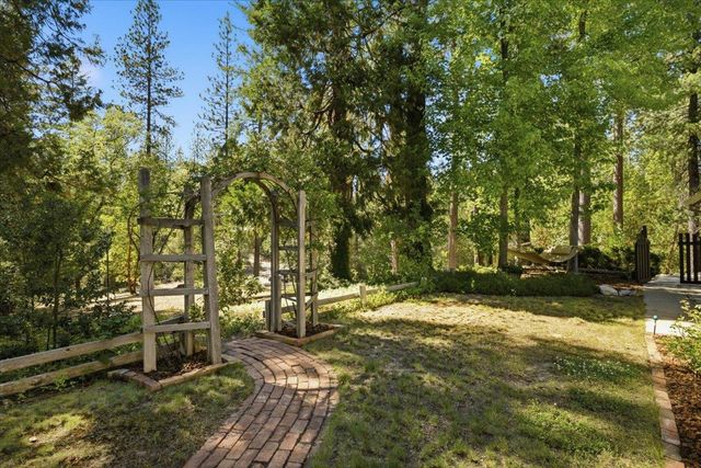 16351 Lake Vera Purdon Rd, Nevada City, CA 95959