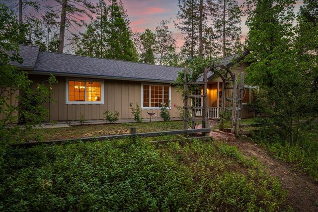 16351 Lake Vera Purdon Rd, Nevada City, CA 95959