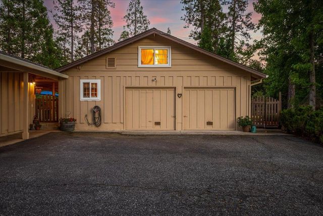 16351 Lake Vera Purdon Rd, Nevada City, CA 95959