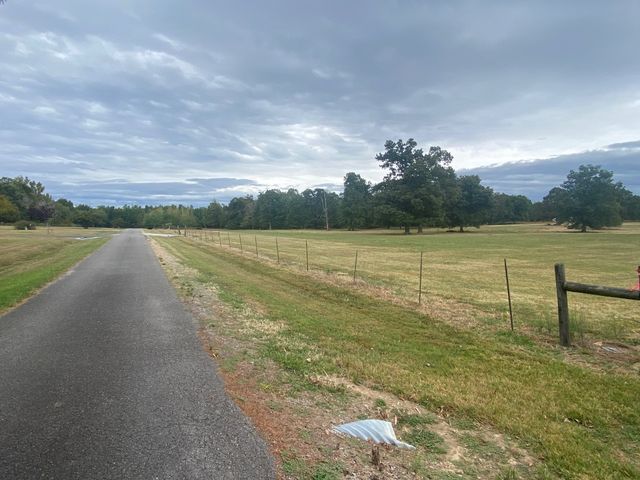 2 Ledford Mill Lane, Normandy, TN 37360