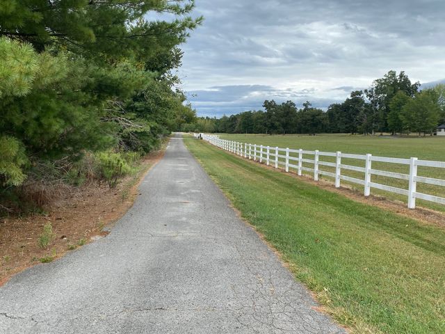 2 Ledford Mill Lane, Normandy, TN 37360