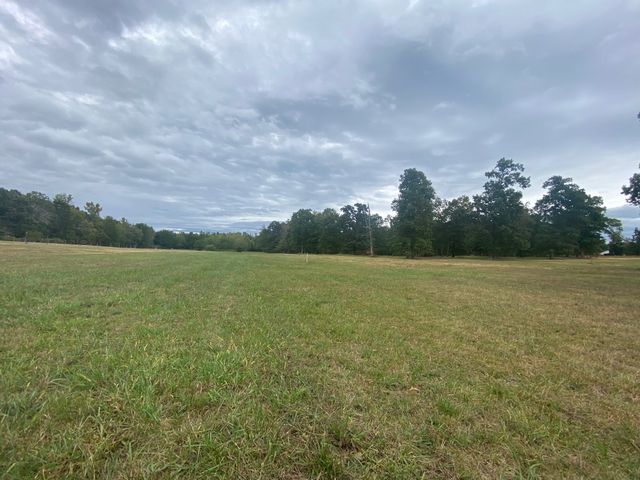 2 Ledford Mill Lane, Normandy, TN 37360