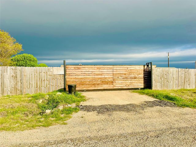 219 County Road 2723, Decatur, TX 76234