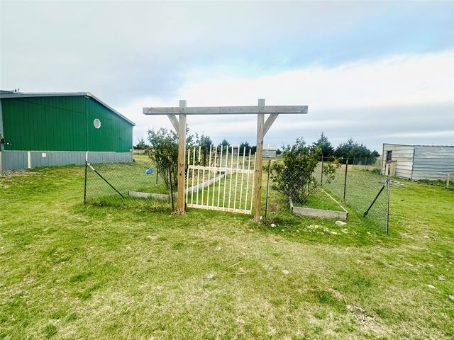 219 County Road 2723, Decatur, TX 76234