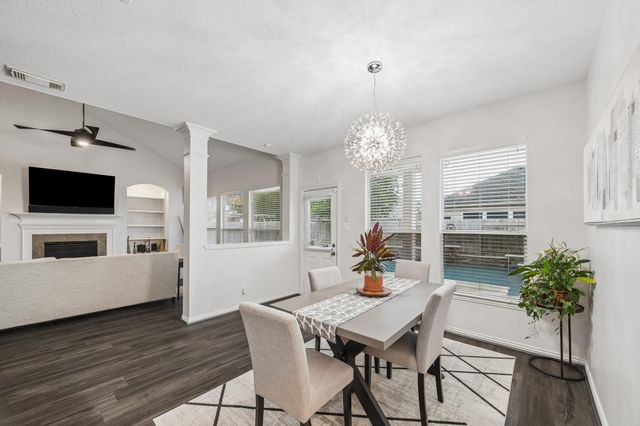 9519 Empress Crossing Drive, Spring, TX 77379