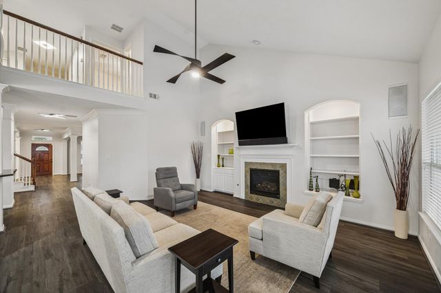 9519 Empress Crossing Drive, Spring, TX 77379