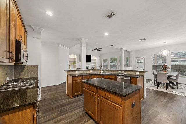 9519 Empress Crossing Drive, Spring, TX 77379