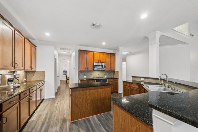 9519 Empress Crossing Drive, Spring, TX 77379