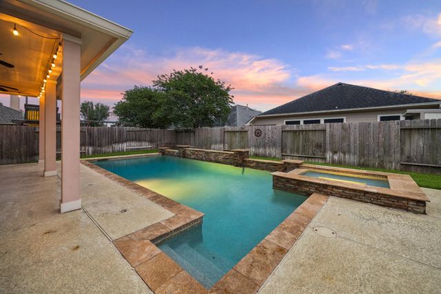 9519 Empress Crossing Drive, Spring, TX 77379