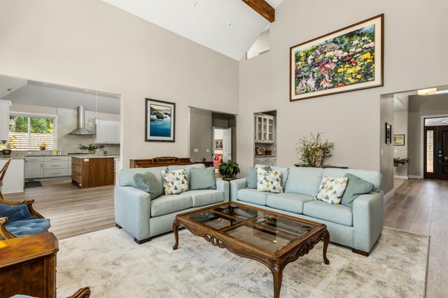 18073 Jayhawk Dr, Penn Valley, CA 95946
