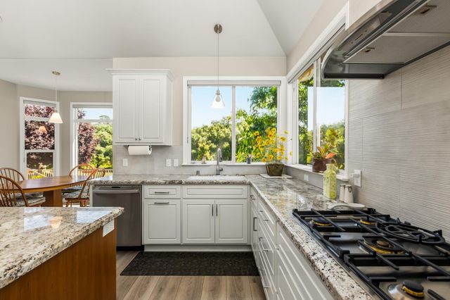 18073 Jayhawk Dr, Penn Valley, CA 95946