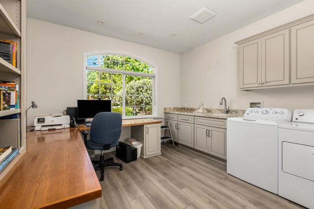 18073 Jayhawk Dr, Penn Valley, CA 95946
