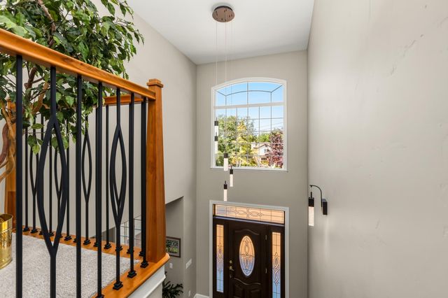 18073 Jayhawk Dr, Penn Valley, CA 95946