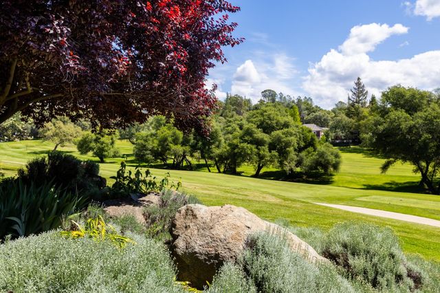18073 Jayhawk Dr, Penn Valley, CA 95946