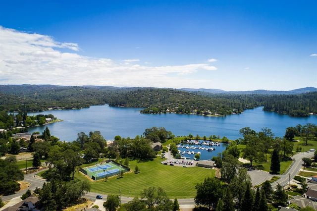 18073 Jayhawk Dr, Penn Valley, CA 95946