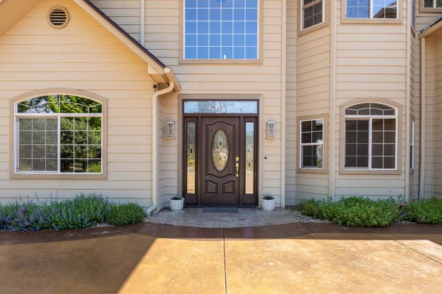 18073 Jayhawk Dr, Penn Valley, CA 95946