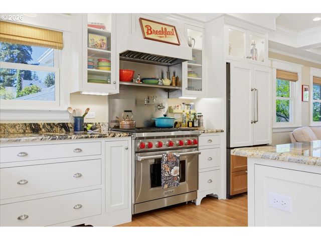 2233 Sw 21ST Ave, Portland, OR 97201