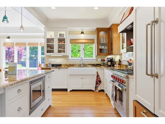 2233 Sw 21ST Ave, Portland, OR 97201