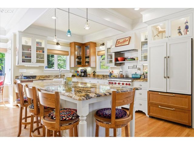 2233 Sw 21ST Ave, Portland, OR 97201