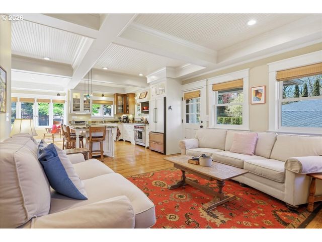 2233 Sw 21ST Ave, Portland, OR 97201