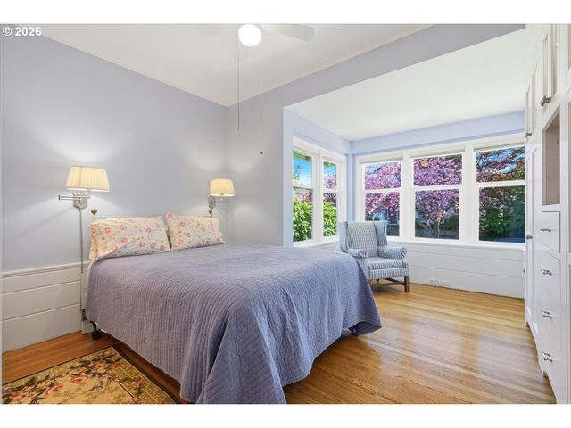 2233 Sw 21ST Ave, Portland, OR 97201