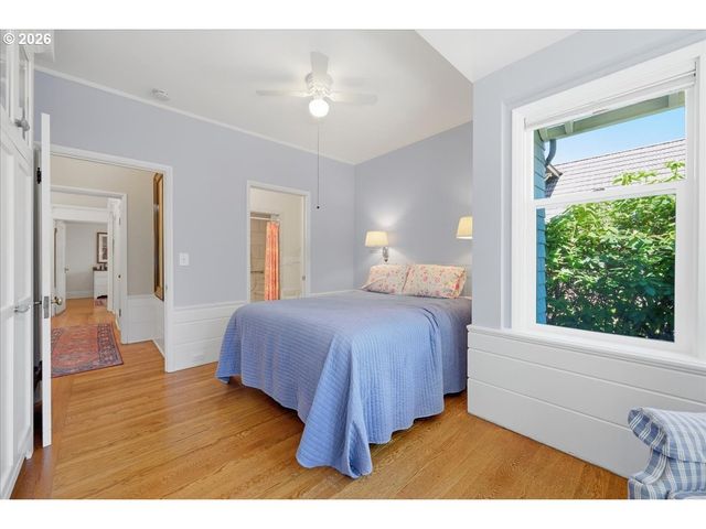 2233 Sw 21ST Ave, Portland, OR 97201